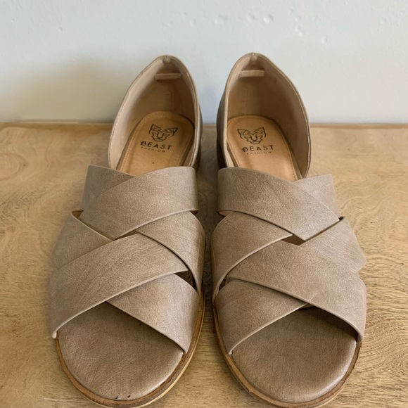 Beast Nude Criss Cross Flats Size 8 - Picture 2 of 5